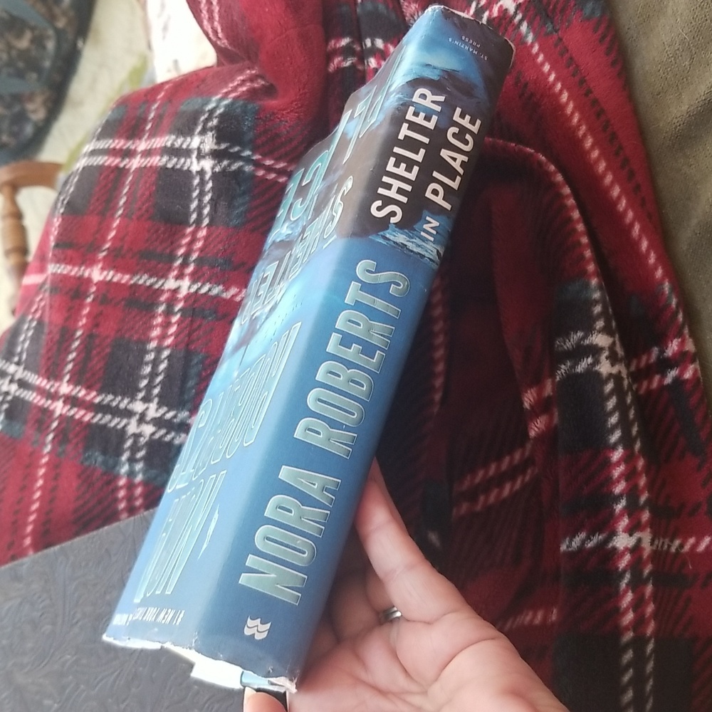 ๐NORA ROBERTS NOVEL - Picture 2 of 7